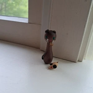 Midcentury / MCM WOOD CAT BROOCH PIN W/ Green RHINESTONE EYES - - Picture 1 of 2