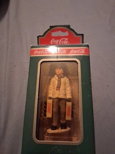 COCA-COLA 7980 TOWN SQUARE COLLECTION STOCKING UP DELIVERY MAN FIGURE NEW - Picture 1 of 2