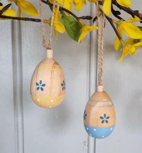 Set of 2 5cm Wooden Painted Yellow Blue Forget Me Not Easter Eggs Gisela Graham - Picture 1 of 1