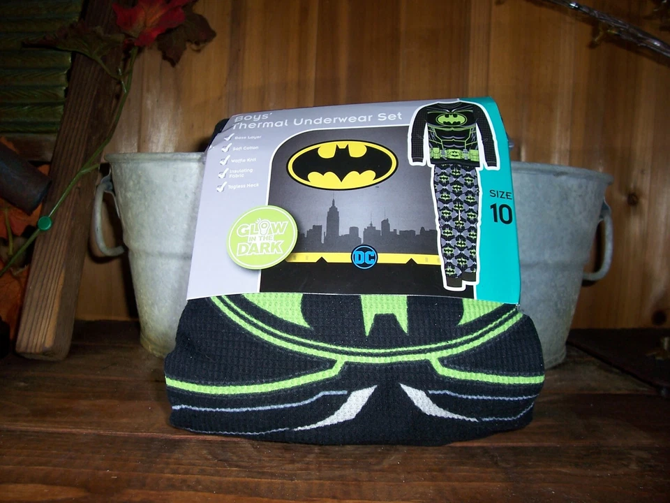 DC COMICS BOYS BATMAN 2 PIECE THERMAL SHIRT PANT SET SIZE 10 GLOW IN THE DARK NE - Image 1 of 1