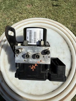 2009 - 2010  Jeep Grand Cherokee Anti-lock Brake Pump OEM Module Assembly ABS - Image 1 of 4