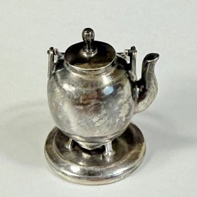 Inusual tetera plateada colador de té base fogata miniatura Foto 1 de 4