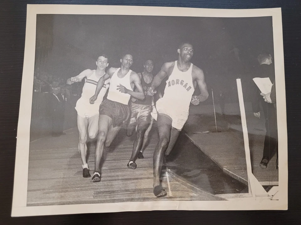 1945 PHOTO Herbert McKenley AFRICAN AMERICAN OLYMPIANS 600 YD Race 7X9 INCHES - Image 1 of 3