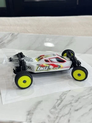 Losi Micro-B Micro-T Mini-Z Wheel Lock Nuts Aluminum 2mm Wheel Nuts (Blue) (4) - Image 1 of 4