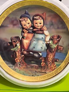 Plato de regalo Hummel Sisters Are One of Life's Most Precious G2035 2006 - Imagen 1 de 7