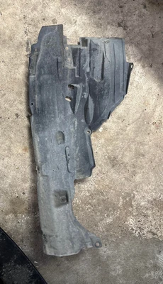 Infiniti G35 2003-2006 sedán delantero izquierdo guardabarros forro rueda pozo 63843AC500 Foto 1 de 4