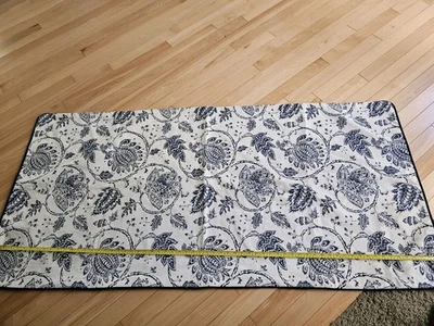 Cama Queen Decorativa Corredor Azul y Blanco Paisley, 30x64 Foto 1 de 4