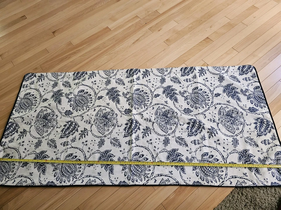 Cama Queen Decorativa Corredor Azul y Blanco Paisley, 30x64 Foto 1 de 4