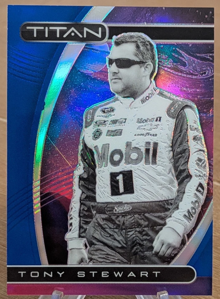 Chronicles Titan 2021 Holo Blue Prizm 81/199 Tony Stewart Foto 1 de 1