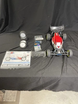 Associated RC 10 B-5 M Factory RTR ** USED ** - Image 1 of 4