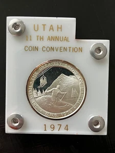 Moneda redonda de plata Ski Utah Greatest Snow Utah Numismatic Society 1974 1 OZ .999 - Imagen 1 de 4