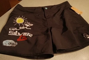 Herren Quiksilver schwarz Surfshorts mit Grafik 32 neu mit Etikett - Bild 1 von 6