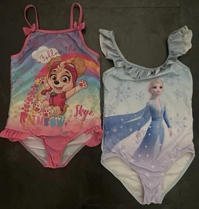 2x Badeanzüge Badeanzug Set Gr.122/128 Elsa Frozen Paw Patrol Sky Schwimmanzug - Bild 1 von 5