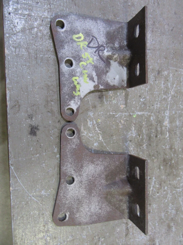 Chevrolet Belair Biscayne 1958 parachoques trasero marco central par de soportes de montaje Foto 1 de 2