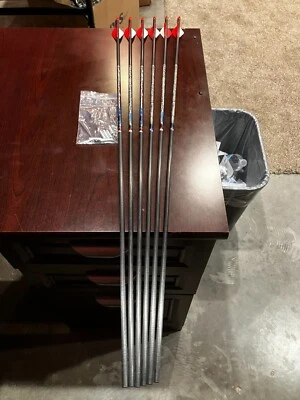 6 Easton Beman Pork Chop 300 Arrows 2" Vanes Red/White  - Image 1 of 3