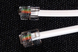 Telefonanschlusskabel für Vodafone RL500 ZTE (RJ10 / RJ11) weiß, ca. 1,50 m - Bild 1 von 4