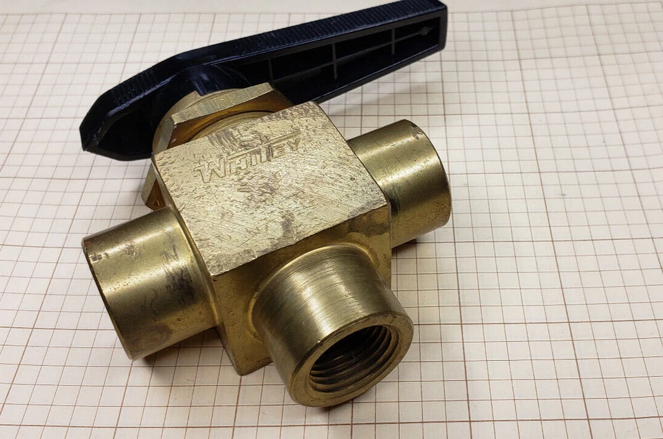 Whitey Swagelok B-45XF8  3 WAY BALL VALVE 1/2 NPT PORTS - Image 1 of 1