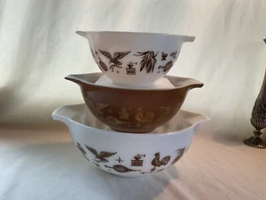 Vintage Pyrex Nesting Cinderella Mixing Bowl Set of 3 Early American Brown White - Picture 1 of 11