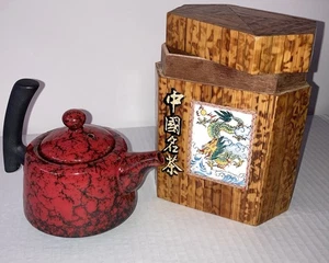 Sake/Tea Pot Red Ceramic & Vtg Hand-Painted Chinese Dragon Bamboo Tea Box 1970s - Picture 1 of 12