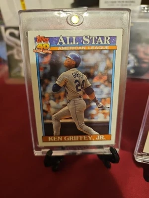 Lote de 3 tarjetas Chipper Jones Topps Rc, Derek Jeter Topps Rc, Ken Griffey Topps 1991 Foto 1 de 4