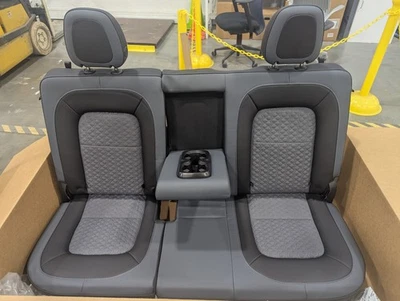 Assento traseiro GMC Canyon 2022-Z-71 NOVO EM FOLHA!! NUNCA INSTALADO NO VEÍCULO! - Imagem 1 de 4