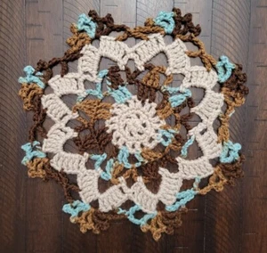 "Doily de ganchillo hecho a mano vintage en marrón/bronceado/azul 12" - Imagen 1 de 11