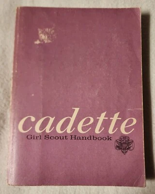 Cadette Girl Scout Handbook 18th Print 1978 Paperback 20-603 VGC - Image 1 of 4