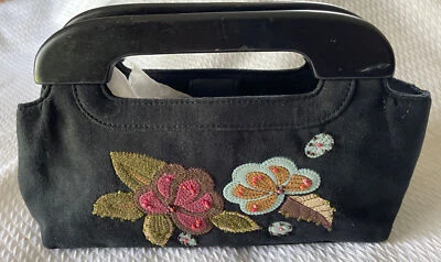 Bolso sin asas Forever Fossil bolso de mano negro con apliques florales con cuentas de fieltro de madera Foto 1 de 4