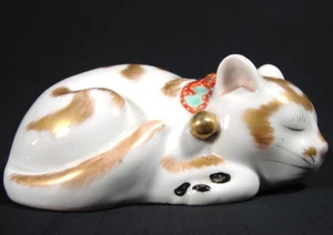 Rare Kutani Sleeping Cat Nemuri Neko Hand Painted Japanese Antique - Picture 1 of 8