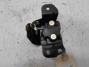 2005-2010 KIA Sportage Hatch Tailgate Glass Latch - Picture 1 of 4