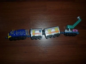 2010 Brewster Learning Curve Engine Chuggington Trains Die Cast Metal w 4 Cars - Picture 1 of 2