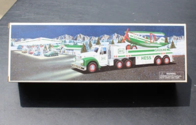 Camión de juguete Hess 2002 y avión motorizado luz y sonido nuevo en caja Foto 1 de 4