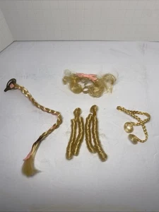 Vintage Barbie Hair Fair Ersatz Haarteile Locken Zöpfe Stirnband VB1 - Bild 1 von 7