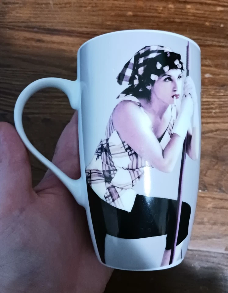 Taza de café retro vintage mal pagada limpieza dama mujer fuerte divertida Foto 1 de 4