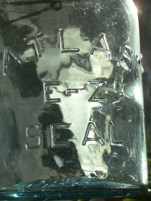 Sky blue, cornflower ? 1 qt. Atlas E-Z  Seal, bale top canning jar, No glass lid - Image 1 of 4