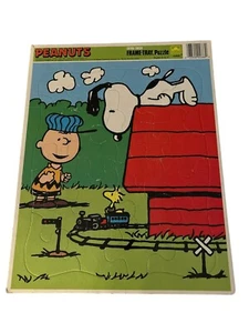Charlie Brown Snoopy Peanuts MB Golden Frame Tray Puzzle Vintage - Picture 1 of 2