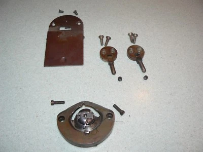 Singer 1898 Bobbin Shuttle Race Assembly, Throat Plate, Hinges Serial # 15146566 - Image 1 of 4