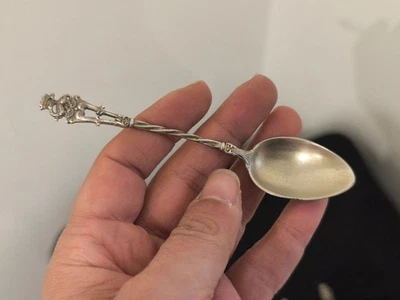 TRES BELLE SERIE DE 6 CUILLERES A MOKA EN ARGENT MASSIF DECOR A LA SALAMANDRE - Photo 1/4