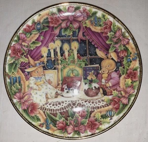 Royal Albert Seasons Greetings Collector Plate 8 1/8" Bunnies  - Picture 1 of 2