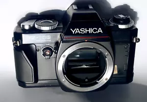 Yashica FX 103 Program Red Line, reflex Kyocera Advanced, bella, vestiti rimossi - Foto 1 di 21