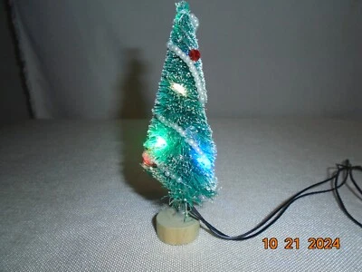 LIONEL PART 6802735020 LIGHTED CHRISTMAS TREE WITH DECORATIONS FITS 145 GATEMAN! - Image 1 of 4