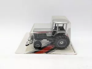 Scarce White WFE 2-135 1/32 Red Stripe Tractor New Sealed Scale Models - Picture 1 of 6