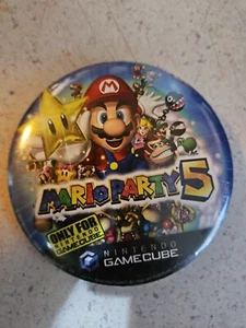 Mario Party 5 Nintendo GameCube Werbe Pushback Button Pin Brandneu - Bild 1 von 1