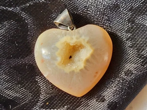 VTG-QUARTZ GEODE HEART NECKLACE CHARM-925 CLASP-UNUSUAL-EXPLODING HEART-PUFFY - Picture 1 of 9