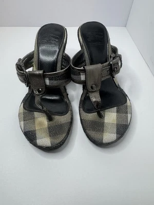 Burberry T-Strap Nova Check Sandals Size EU35/5 - Image 1 of 4