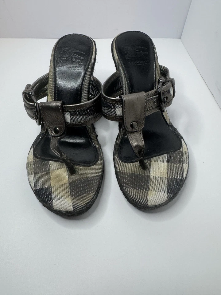 Burberry T-Strap Nova Check Sandals Size EU35/5 - Image 1 of 4