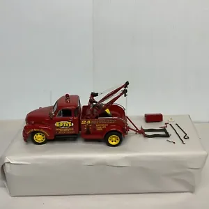 Danbury Mint 1953 Chevy Wrecker Tow Truck 1/24 scale CA-228 - Picture 1 of 23