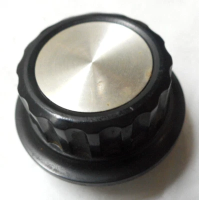 GRABADORA DE CASETE PORTÁTIL FM/AM HITACHI TRK-1211H - PERILLA DE AFINACIÓN - SEPARACIÓN Foto 1 de 3