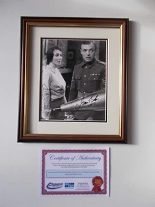 CUANDO EL BARCO ALGO EN FOTO FIRMADA - SUSAN JAMESON Y JAMES BOLAM ENMARCADO - Imagen 1 de 1