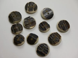 11 Stück Horn Trachtenknöpfe 7 d=19 mm 4 d=16 mm Zierknöpfe mit Muster TK-III-34 - Bild 1 von 3